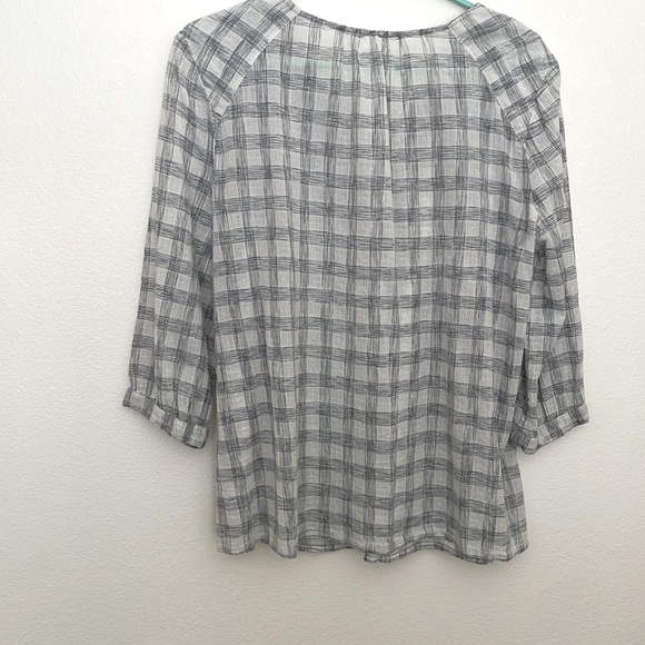 Beautiful Caslon Blouse - Picture 2 of 5